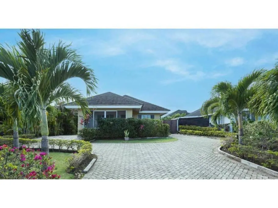 Richmond - Heroes Villa, Ac, Security, Access To Pool, Playground & Private Beach - Welcome Breakfast Basket Jamaica