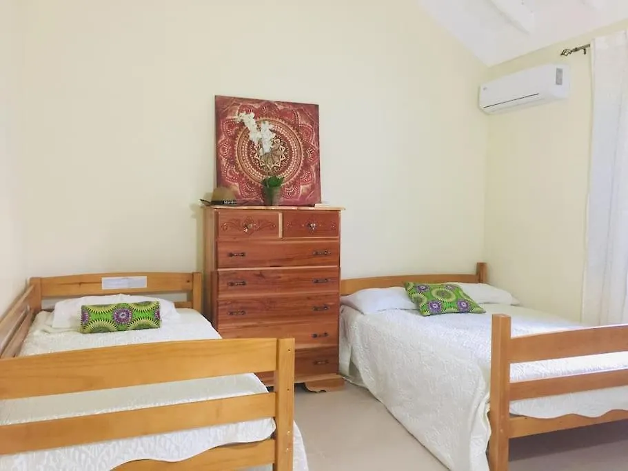 Richmond - Heroes Villa, Ac, Security, Access To Pool, Playground & Private Beach - Welcome Breakfast Basket 0*,  Jamaica